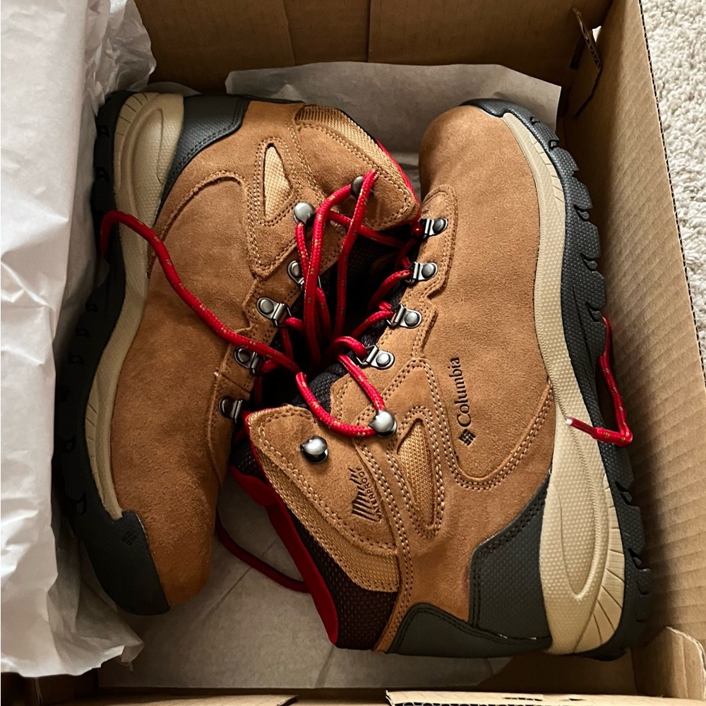 Womens Columbia Newton ridge hiking boot- brand new in box